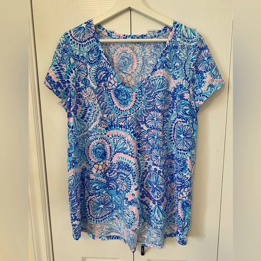 Lilly Pulitzer Etta V-Neck Tee T Shirt in Blue Grotto, Commotion in the Ocean L - Picture 4 of 16